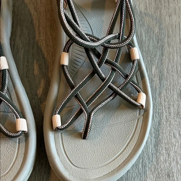 Teva Women's Sandals - green Very comfortable. - Picture 3 of 9